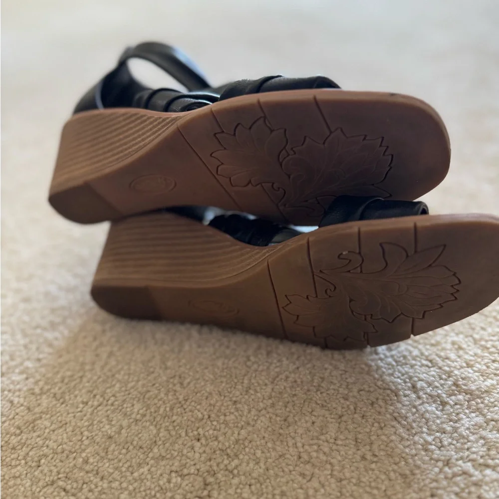 🖤Eurosoft Black Faux Leather Brown Wedge Sandals 🖤 - Picture 8 of 10